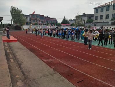 杨叶镇团山小学：大课间活动五彩缤纷 少年活力满校园