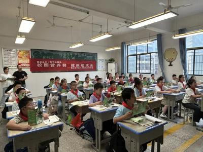 营养健康进校园 护航学生成长——葛店经开区人民医院与岳陂小学联动开展“中国学生营养日”主题活动