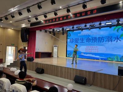 警校社联动宣讲 筑牢防溺水安全防线 —— 燕矶镇松山小学开展防溺水专题安全教育讲座
