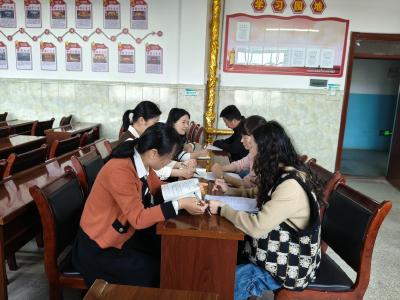 听评研思齐发力 常态课堂焕新彩——华容镇周汤小学开展听评课系列活动