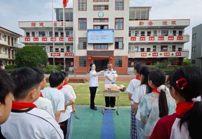 杜山镇旭东中心小学开展防溺水知识宣传暨急救技能演练