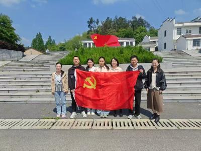 市供销社团委开展“追寻红色足迹 激扬青春力量”五四青年节主题活动