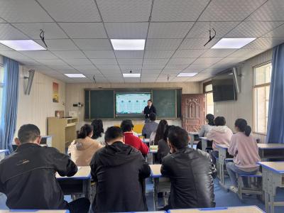严守师德红线 规范从教行为——西山街道七里界中心小学开展教师违规从教问题专项治理活动