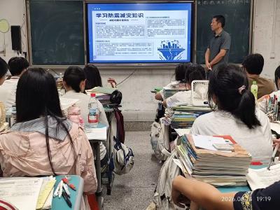 开展应急演练 筑牢安全防线——秋林高中开展应急疏散演练