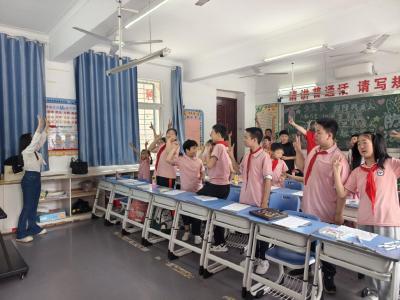 培育积极心理 悦享活力青春 ——市特殊教育学校开展心理健康教育专题讲座