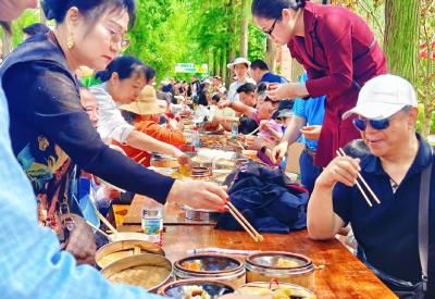 从330万斤小龙虾到楚超数万球迷，武汉都市圈“五一”活力尽显