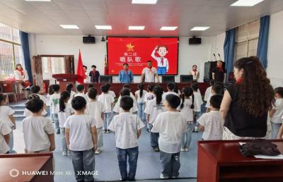 燕矶小学举行少先队新队员入队仪式
