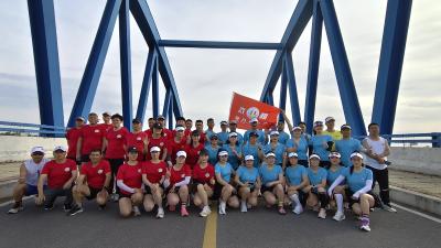 蓝桥同跑庆“五一”  两镇跑友一家亲