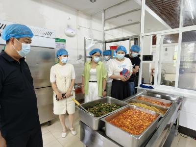 家校共育“食”刻守护——庙岭镇红莲湖第一小学教联体举办食堂开放日活动