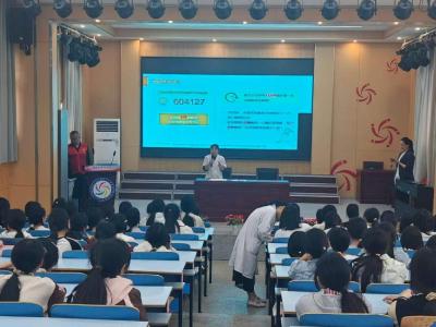 医校同行护青春 健康科普进校园