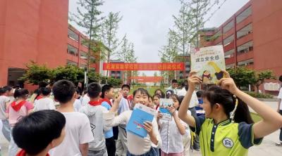 书香溢校园 好书共漂流——鄂城区花湖实验学校图书漂流活动火热启幕