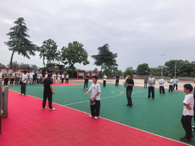趣味游戏助力学子“轻装上阵”——鄂城区程潮中学开展九年级考前心理减压活动  