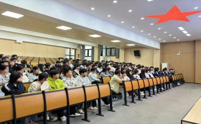 崇德尚法向未来, 为青春扣好扣子——“五老”宣讲团走进秋林高中