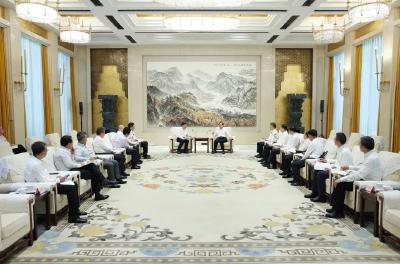 王忠林会见中国远洋海运集团董事长万敏 深化务实合作 提升枢纽能级 助力湖北加快打造内陆开放高地