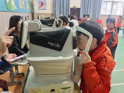 呵护视力健康 守护明亮双眸——市吴都小学开展视力健康监测活动