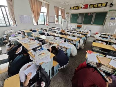 筑牢安全防线 练就逃生本领——梁子湖区沼山中学开展5.12地震避险逃生应急演练