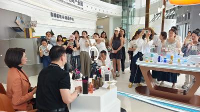 跨境电商产业园开展政企交流直播活动 