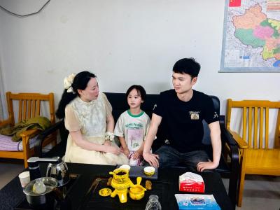 酷暑家访暖人心 筑牢安全防护网——泽林镇楼下小学教师开展防溺水、防欺凌专项家访活动