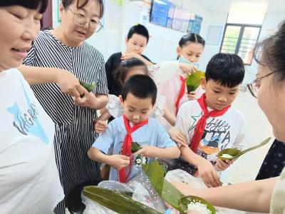 粽叶飘香迎端午 童心传承民俗美——华容镇周汤小学开展端午主题系列活动