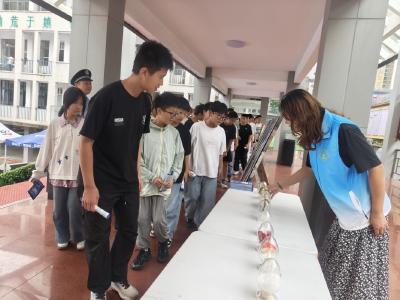 市吴都中学：警社校联动宣讲 筑牢校园安全防线