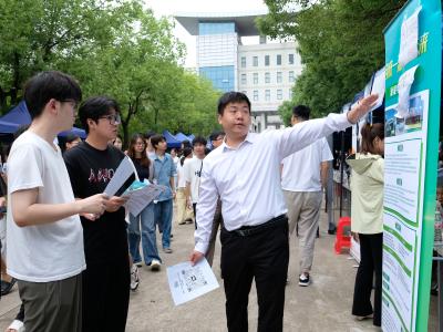 155家企业携7544个岗位进校揽才 鄂州职业大学大型供需见面会1876人达成就业意向