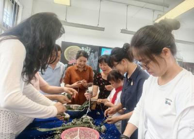 粽香沁人心 香囊寄真情——葛店二小开展“端午双体验”家校共育主题活动
