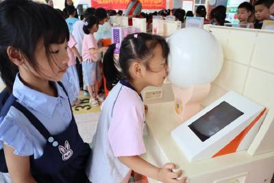 科普大篷车走进葛店经开区姚湖小学