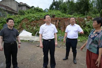 全力以赴抢险救援　加快恢复生产生活秩序　最大限度降低灾害损失　 孙兵赴梁子湖区龙卷风受灾现场指挥抢险救援和灾后重建