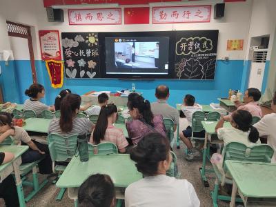 暖心托举成长——华容镇周汤小学暑期爱心托管班开营！