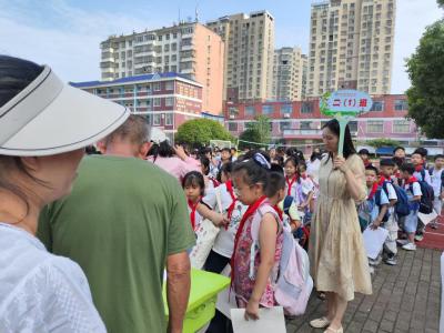 安全护航迎暑假 暖心交接护成长——燕矶小学圆满完成学生安全离校工作