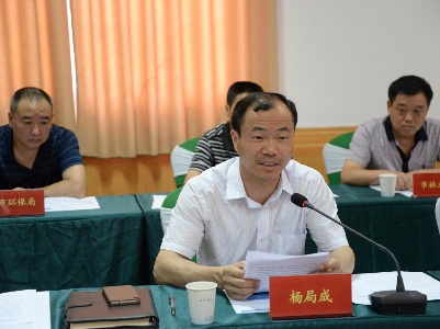 【决战贫困】杨局成带队到漫水乡龟塘村开展扶贫日活动