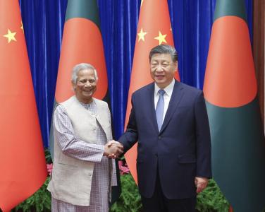 习近平会见孟加拉国临时政府首席顾问尤努斯