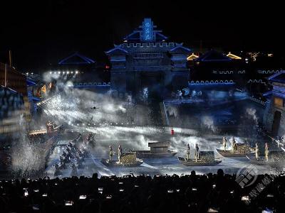全球首部沉浸式三国实景剧《赤壁·借东风》震撼首演！