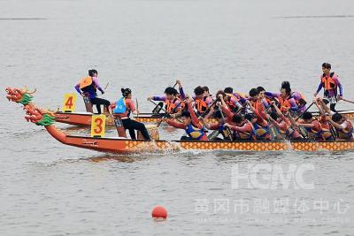 一城热事赛龙舟，无边胜景在前头！