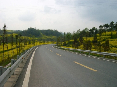 乡村旅游公路建设有序开展