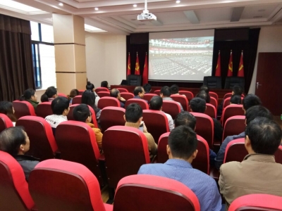 还地桥镇组织党员干部集中收听收看党的十九大开幕大会