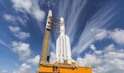 我国首台120吨推力二级火箭发动机热试成功