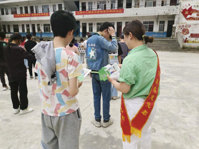 多法共普 共同缔造平安校园 ——大冶市新时代文明实践志愿服务队法律志愿服务队开展普法宣传系列活动