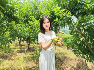 与众不“童”过六一 乐享采摘很“莓”好 　