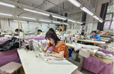 百世吉服饰：出海抢单满仓归