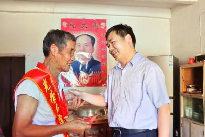 郝胜勇走访慰问困难党员