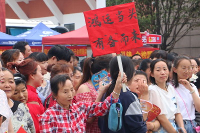 勤耕十二载 盛夏花盛开 我市7627名高考考生满怀信心迎来人生第一考