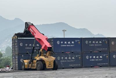 海虹物流园：开通集装箱班列 拓宽内循环通道