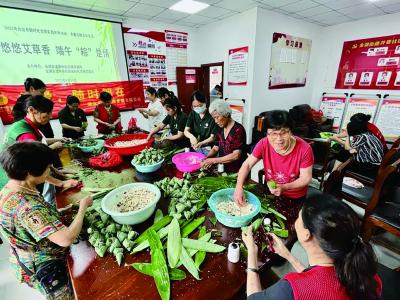【网络中国节·端午】“粽”情迎端午 城乡欢乐多
