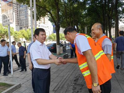 郝胜勇检查安全生产工作 慰问高温天气一线作业人员