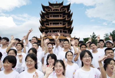 劲牌“阳光班”19年让3.8万学子圆梦