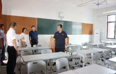 孙辄调研教育工作 强化监管守牢校园食品安全底线 确保大冶湖学校秋季平稳有序开学