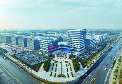 【贯彻落实市委七届七次全会精神 当好主力军 建成节点城 奋进五十强】以“稳”聚力 夯实高质量发展“压舱石” 上半年全市经济企稳回升、回暖向好