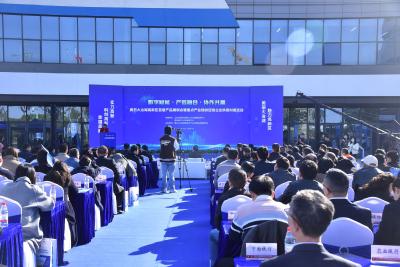 【贯彻落实市委七届七次全会精神 当好主力军 建成节点城 奋进五十强】黄石大冶湖高新区首届产品展销会暨重点产业链供应链企业供需对接活动举行 集中力量破解企业供需难题 促进产业链上下游资源有效衔接 包锐钻参加并讲话 郝胜勇宣布活动启动