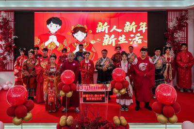 新年第一天领证 新人开启全新生活